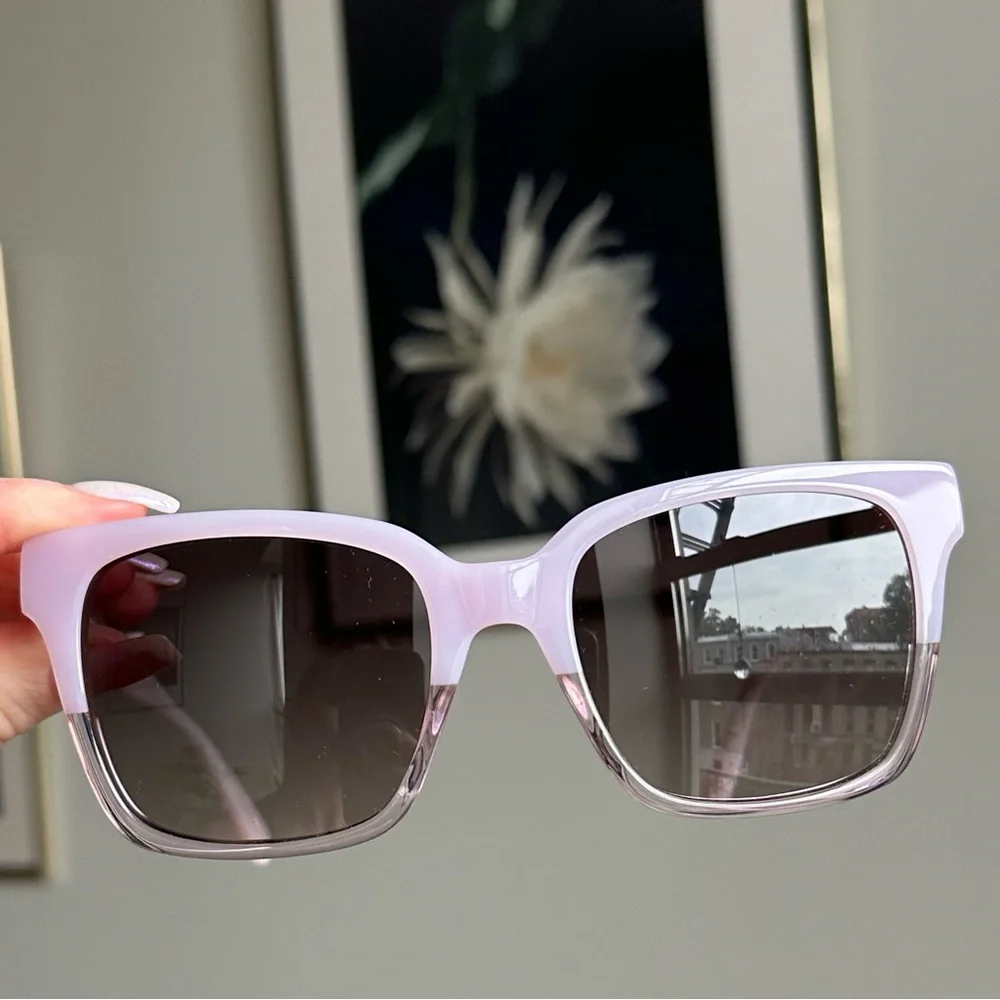 Kate Spade Lilac Sunglasses with Green Case - Picture 2 of 7